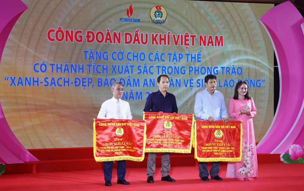  H3. Tập thể PV GAS D nhiều lần được vinh danh vì những đóng góp tích cực trong các phong trào thi đua của PV GAS, của ngành và địa phương