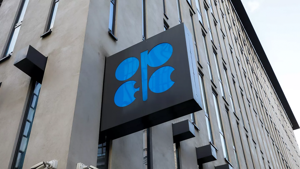 Quyết định giảm sản lượng của OPEC+ khiến giá dầu giảm mạnh Quyết định giảm sản lượng của OPEC+ khiến giá dầu giảm mạnh