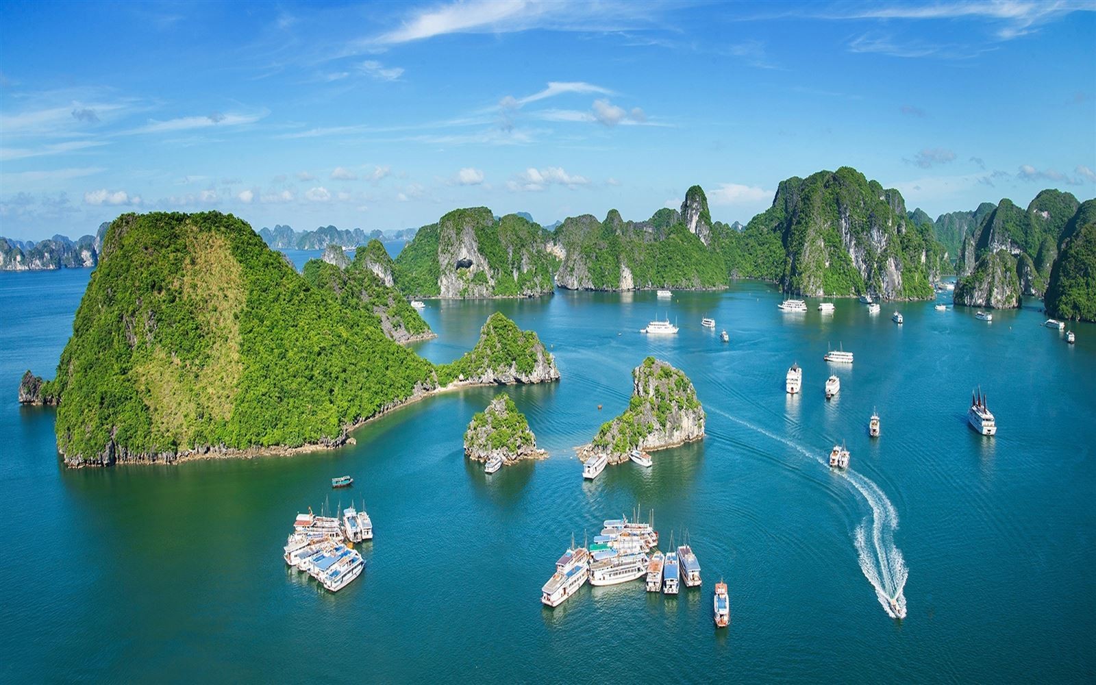 Kinh tế biển xanh bao gồm tất cả các hoạt động kinh tế có quan hệ trực tiếp với các nguồn tài nguyên đại dương, biển và vùng ven biển.
