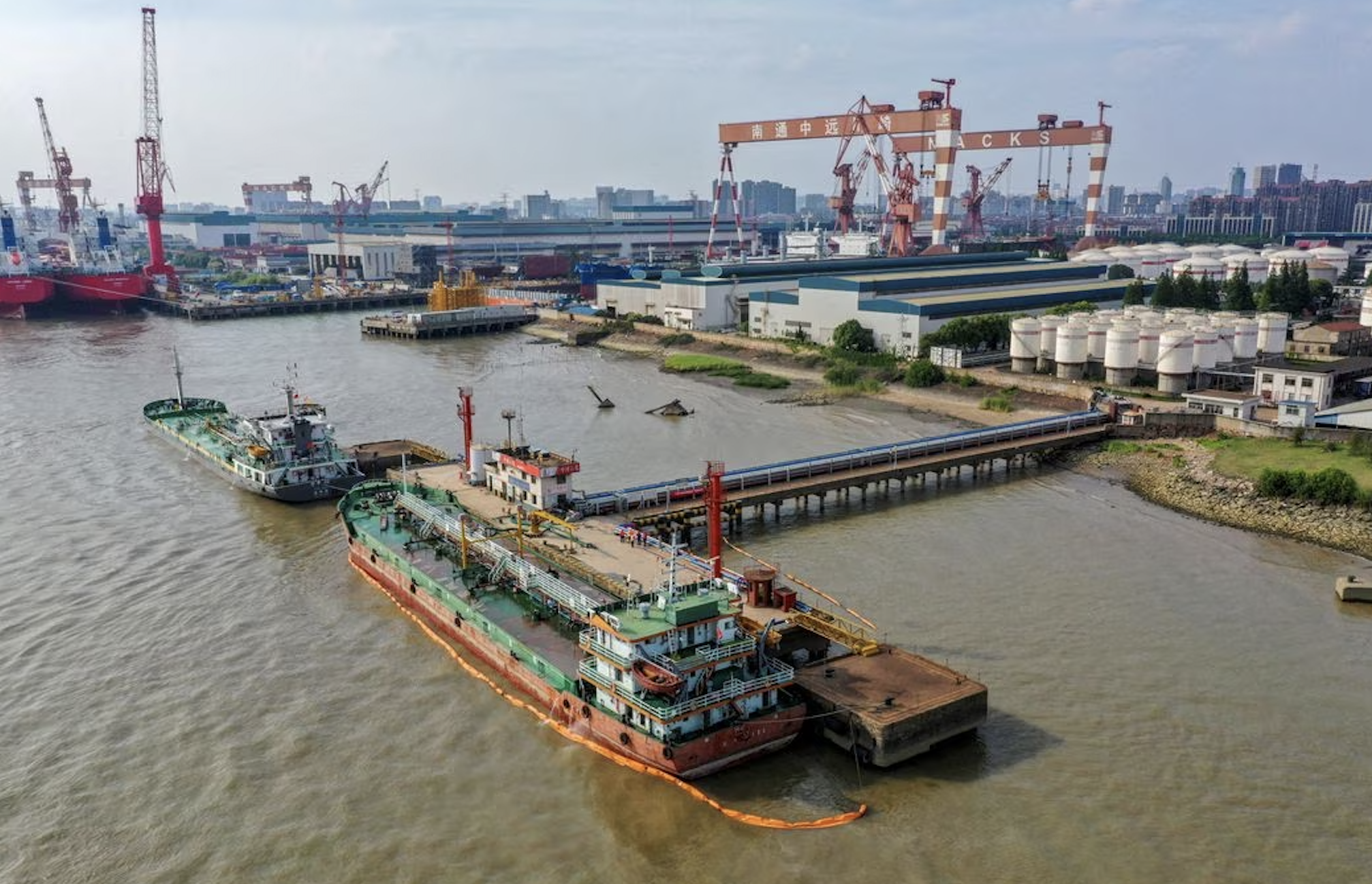 Trung Quốc thắng đậm giữa bão trừng phạt của phương Tây - 2