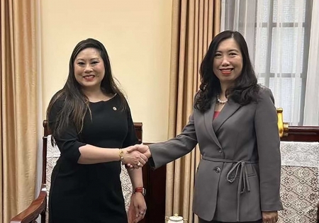 Thứ trưởng Ngoại giao Lê Thị Thu Hằng tiếp Ủy viên Ủy ban giao dịch hàng hóa tương lai Hoa Kỳ