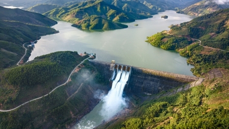 Thủy điện Đakđrinh tổ chức xả tràn, điều tiết nước về hạ du trước mưa lớn