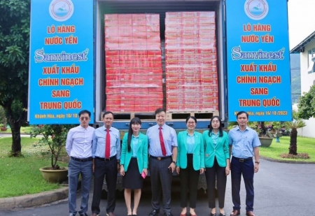 Công ty Cổ phần Nước giải khát Yến sào Khánh Hòa chuẩn bị xuất khẩu lô hàng đầu tiên sang Trung Quốc