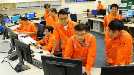 Công đoàn PV GAS khen thưởng 8 đơn vị hoàn thành tốt thi đua BDSC công trình khí và chạy thử chuỗi dự án LNG Thị Vải