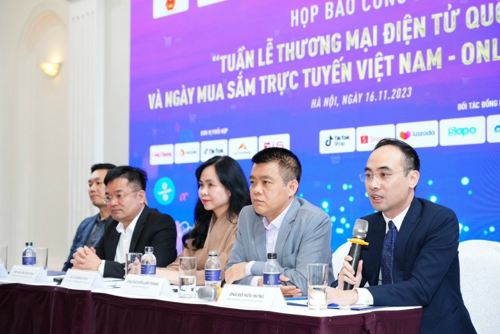 Online Friday 2023: Đặt người tiêu dùng vào vị trí trung tâm
