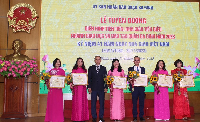 Quận Ba Đình (Hà Nội) tôn vinh những người “lái đò thầm lặng