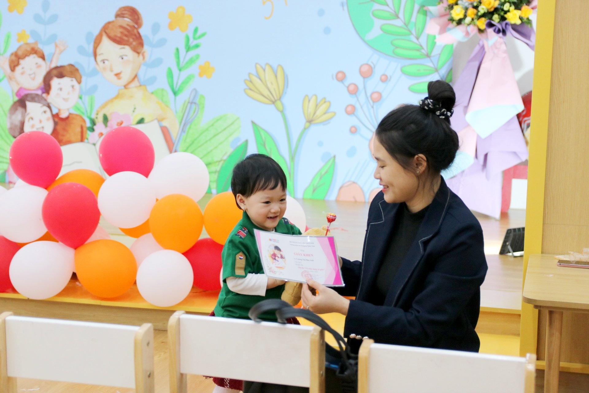 “Chân dung cô giáo” từ góc nhìn của bé