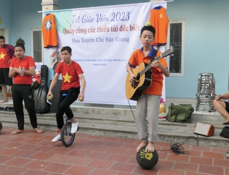 Cậu bé tự kỷ trở thành kỷ lục gia được thế giới công nhận