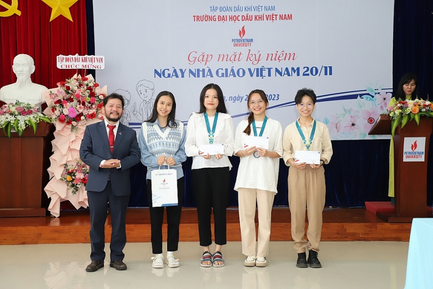 PVU tổ chức kỷ niệm Ngày Nhà giáo Việt Nam 20/11