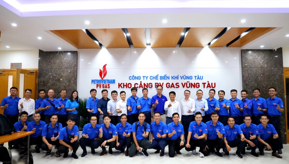 Hình 1. Các đoàn viên thanh niên KVT đã có một buổi hội thảo ý nghĩa cùng nhiều thông tin hữu ích