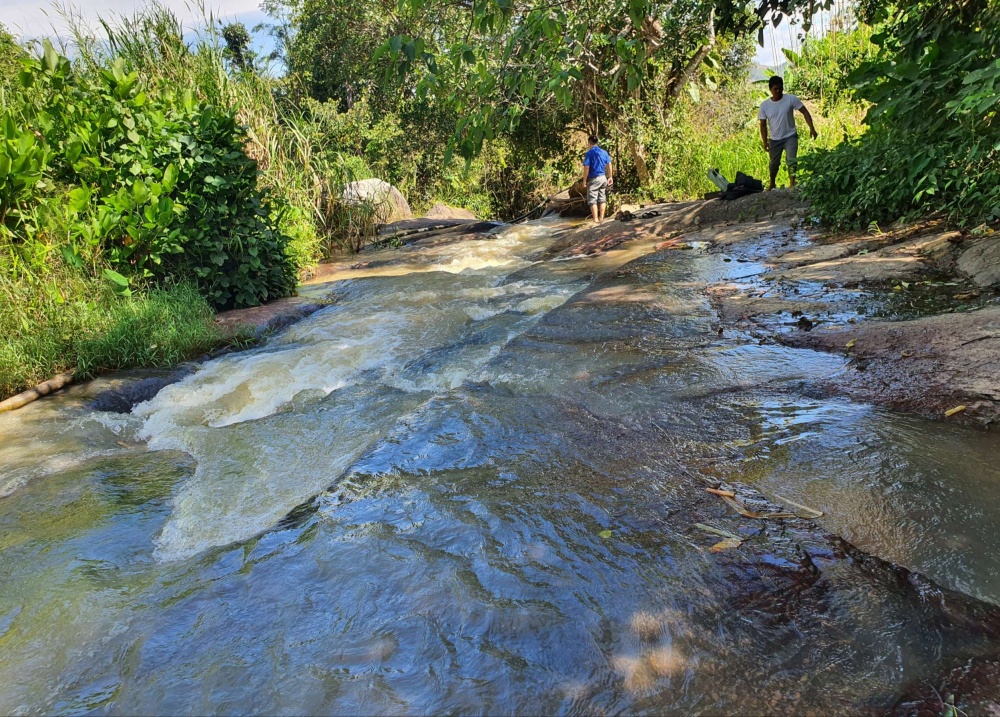 Đắm say cùng suối Đăk Na