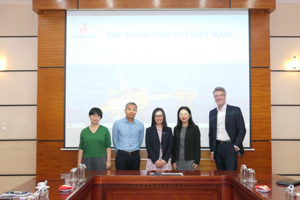 Đại diện Ban Tài chính Kế toán Petrovietnam cùng Đoàn công tác từ Công ty Moody’s