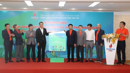 PVEP mừng công hoàn thành kế hoạch thăm dò khai thác năm 2023 và ra mắt sổ tay Văn hóa doanh nghiệp