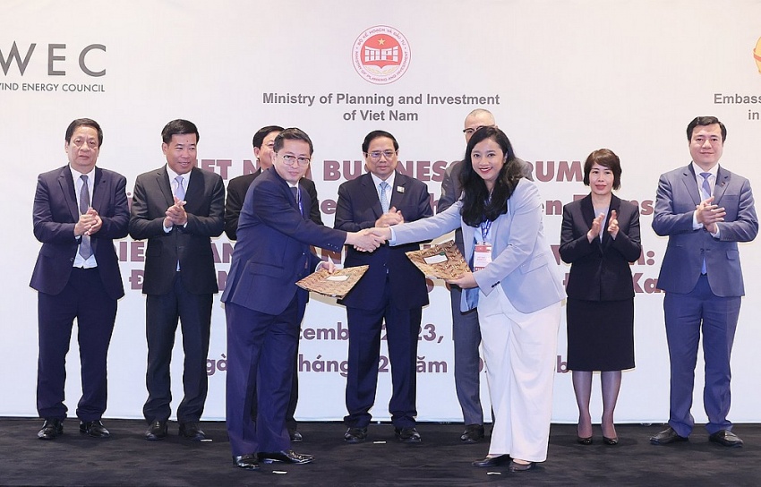 Thủ tướng: Việt Nam là địa điểm tin cậy để đầu tư, thúc đẩy chuyển đổi xanh