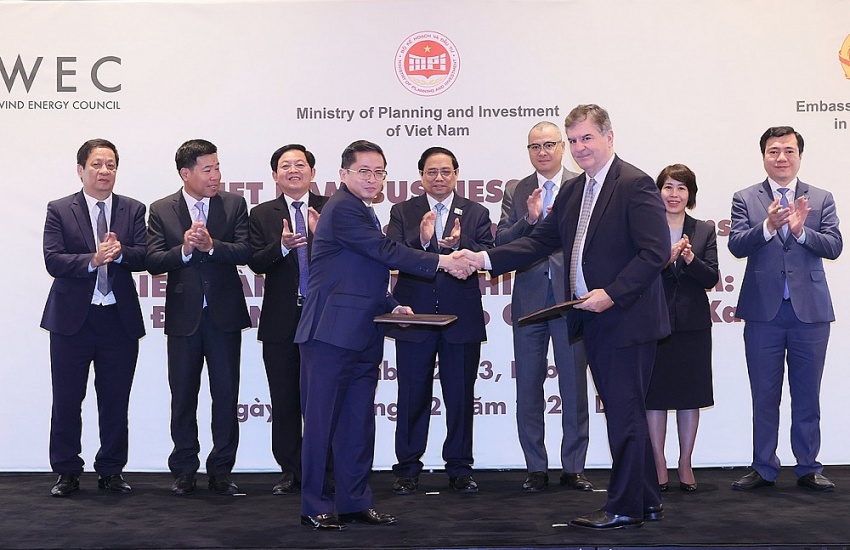 Thủ tướng: Việt Nam là địa điểm tin cậy để đầu tư, thúc đẩy chuyển đổi xanh