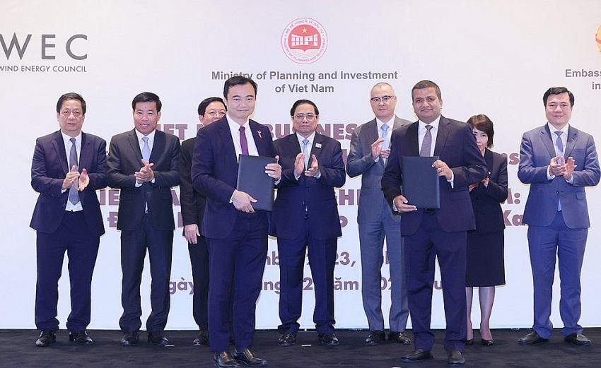 Thủ tướng: Việt Nam là địa điểm tin cậy để đầu tư, thúc đẩy chuyển đổi xanh