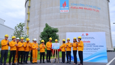 Gắn biển công trình thanh niên cấp Đoàn Khối DNTW cho công trình của Tuổi trẻ PV GAS