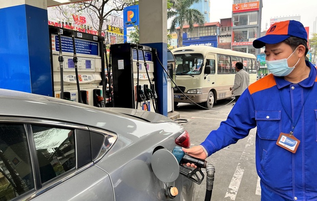 Xuất hóa đơn điện tử mỗi lần bán xăng dầu có gây lãng phí?