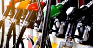 Mỹ: Giá xăng dịp Giáng sinh 2023 giảm mạnh