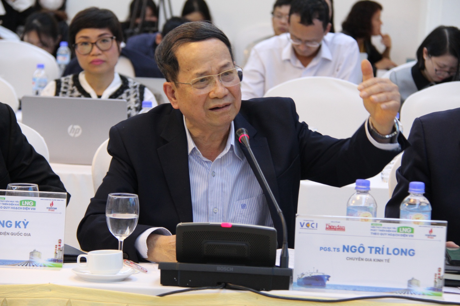 Bài 7: PGS.TS Ngô Trí Long: Vướng mắc về giá là rào cản lớn nhất với phát triển năng lượng tái tạo