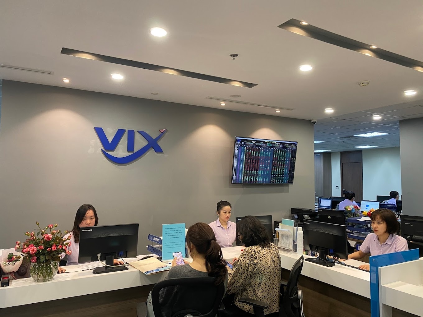 Công ty cổ phần Chứng khoán VIX bị phạt hơn 300 triệu đồng