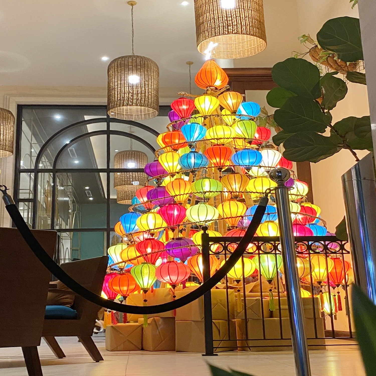 Nha Trang: Khách sạn Potique thắp sáng cây thông Noel kết hợp gây quỹ từ thiện Nha Trang: Khách sạn Potique thắp sáng cây thông Noel kết hợp gây quỹ từ thiện