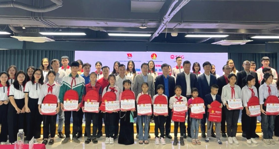Học bổng "chắp cánh ước mơ" cho 200 học sinh, sinh viên vượt khó