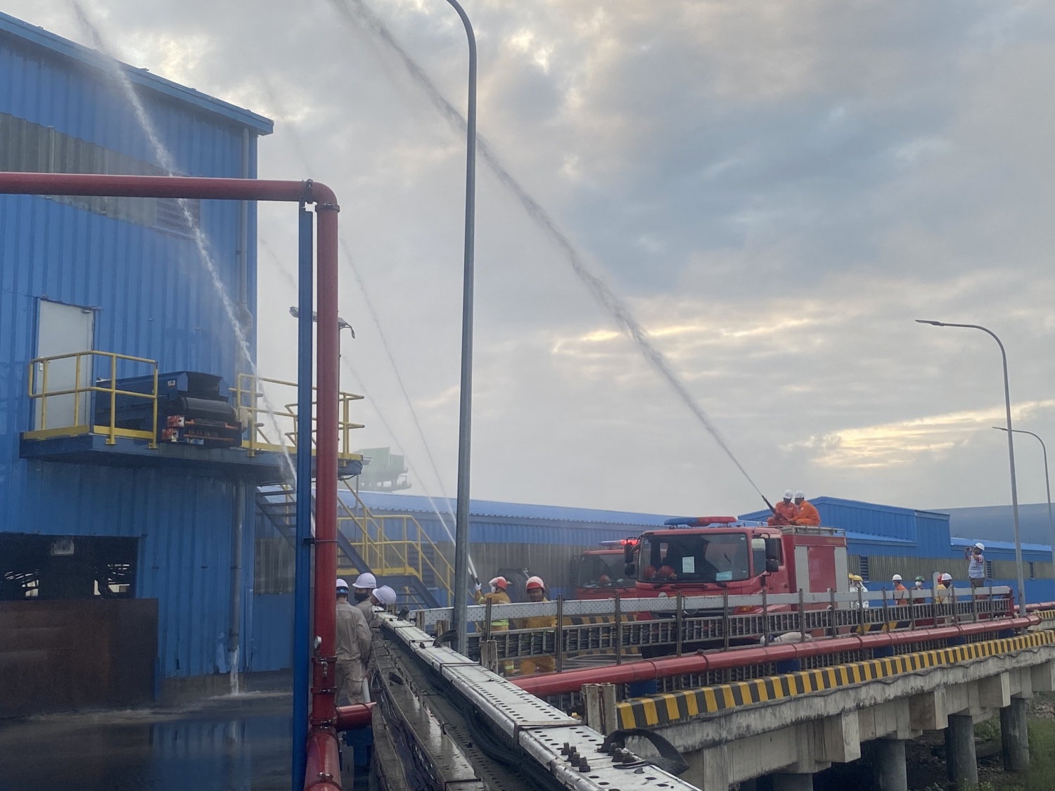 Nhà máy Nhiệt điện Thái Bình 2 diễn tập chữa cháy cảng nhập nhiên liệu