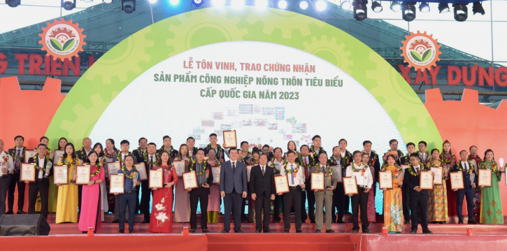 Tôn vinh 173 sản phẩm công nghiệp nông thôn tiêu biểu cấp quốc gia