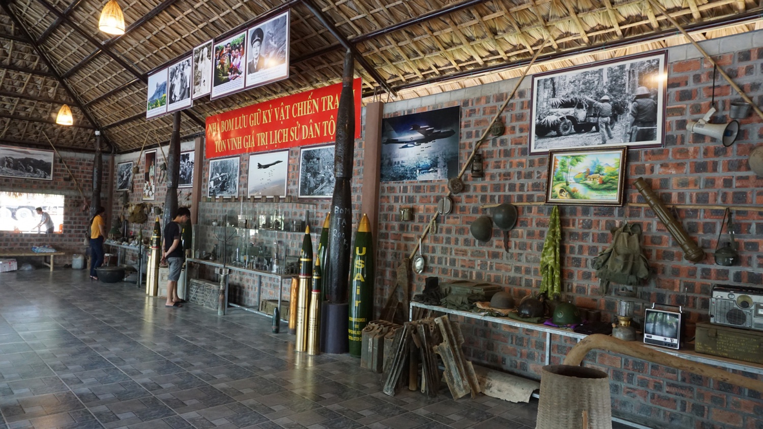 Kỳ lạ ngôi nhà bom