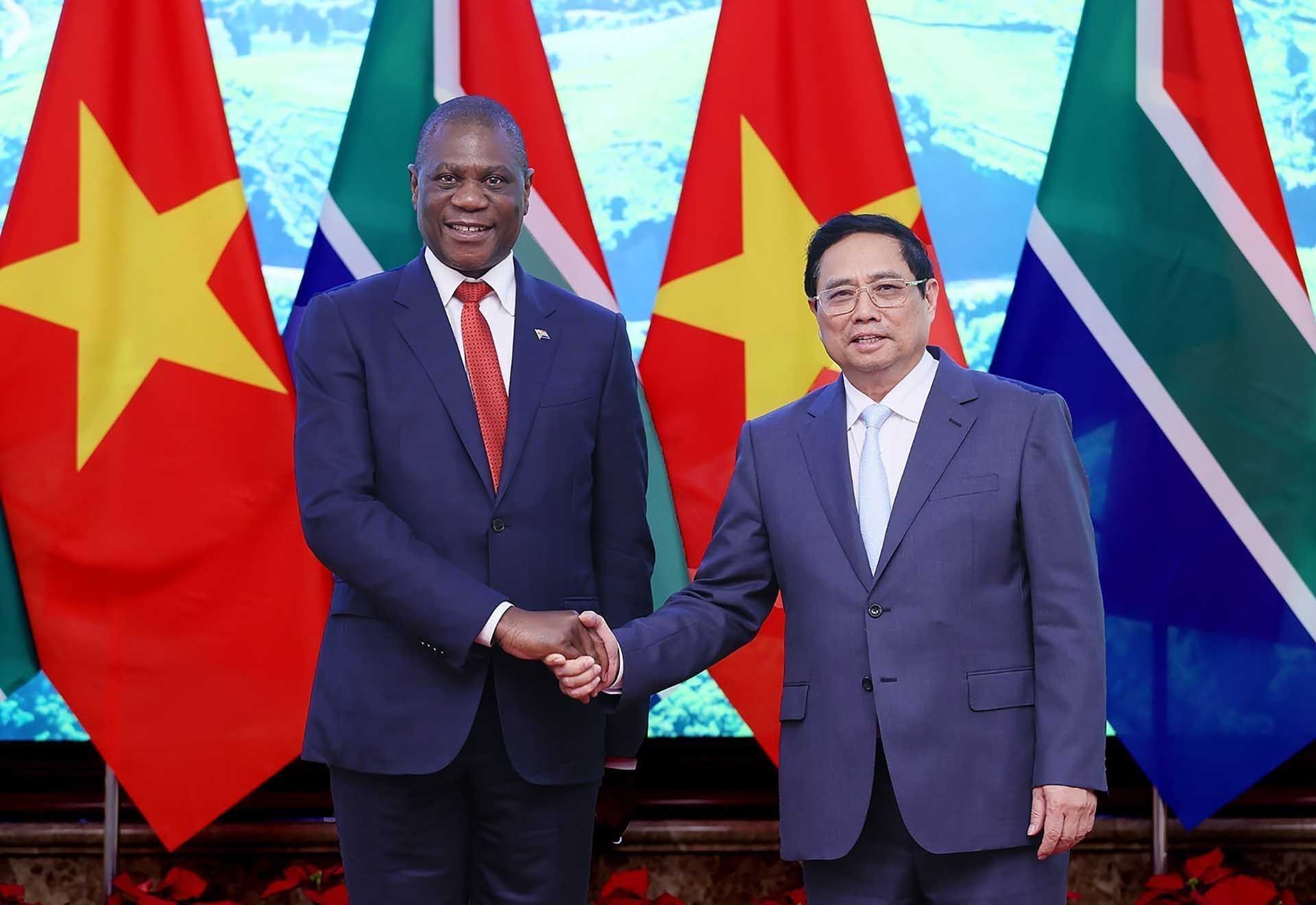 Thủ tướng Phạm Minh Chính tiếp Phó Tổng thống Cộng hòa Nam Phi Paul Mashatile. (Nguồn: TTXVN)