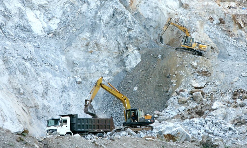 Loạt doanh nghiệp khai thác khoáng sản 