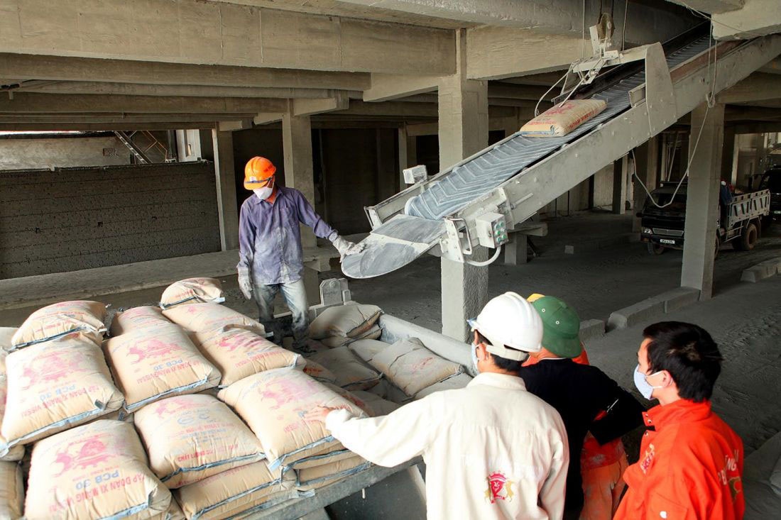 Tin tức kinh tế ngày 17/12: Ngành xi măng đối diện khó khăn chưa từng có trong hơn 100 năm