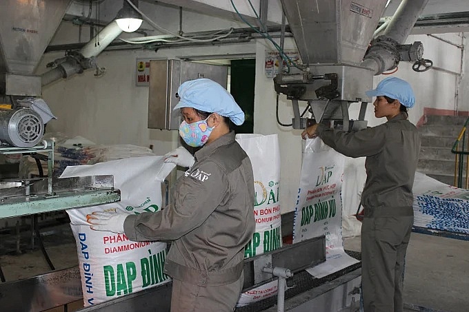 Gỡ “nút thắt” cho doanh nghiệp sản xuất phân bón