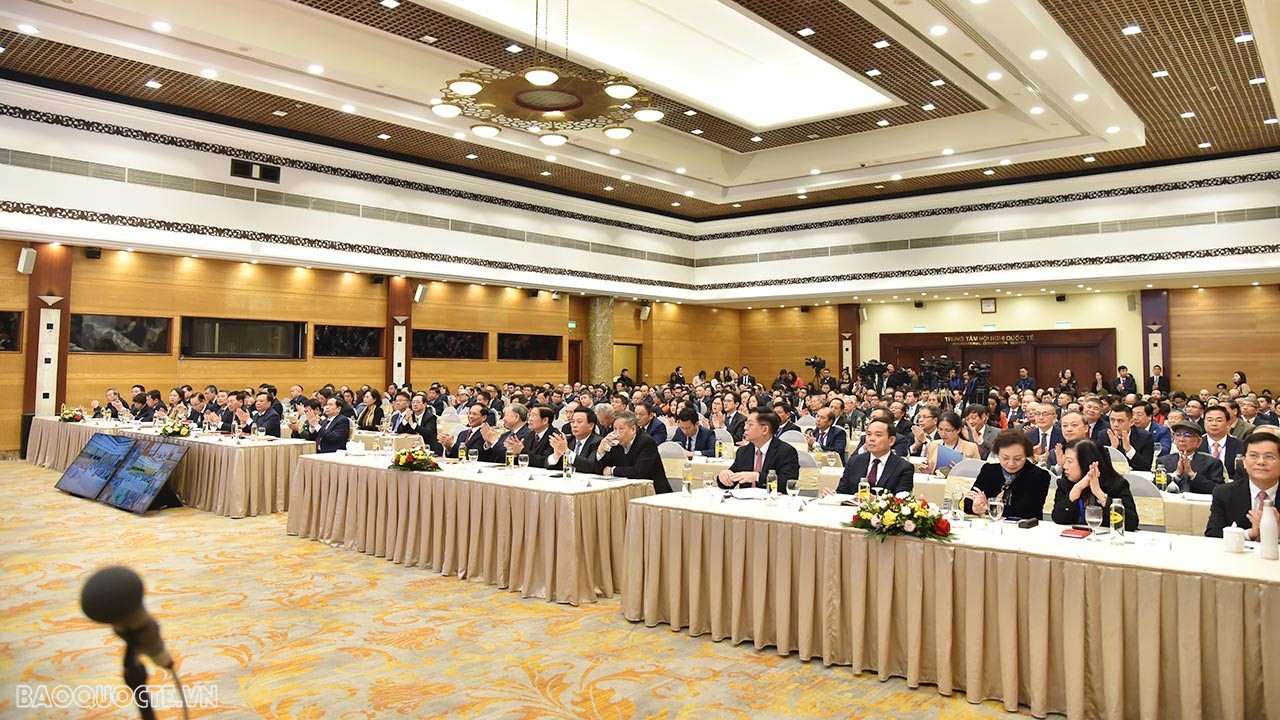 Tiếp tục đổi mới, xây dựng và phát triển nền đối ngoại, ngoại gaio Việt Nam hiện đại, vững mạnh toàn diện, mag đậm bản sắc “Cây tre Việt Nam” Tiếp tục đổi mới, xây dựng và phát triển nền đối ngoại, ngoại gaio Việt Nam hiện đại, vững mạnh toàn diện, mag đậm bản sắc “Cây tre Việt Nam”