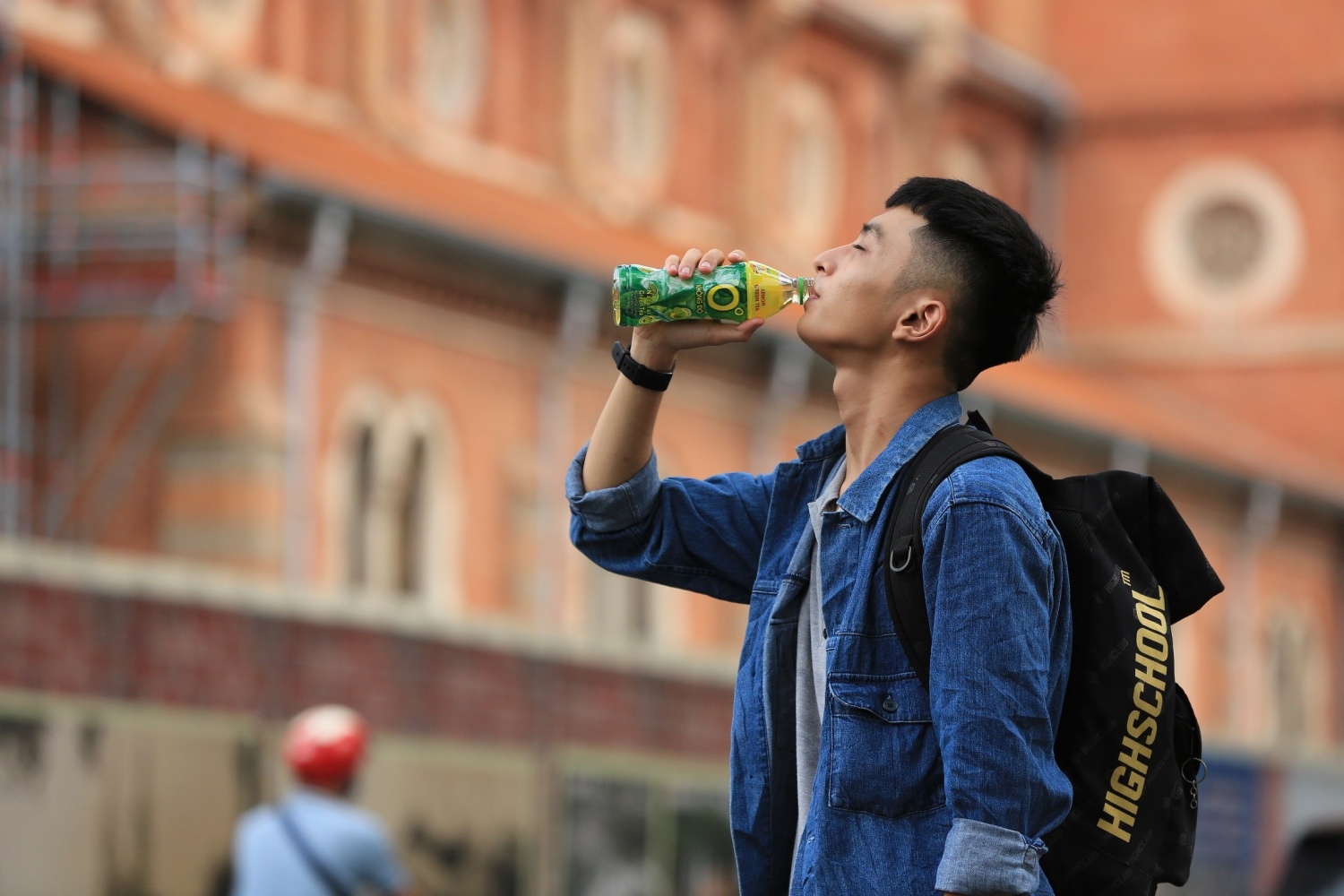 Người trẻ giải tỏa căng thẳng trước lựa chọn về quê hay ở lại thành phố dịp Tết