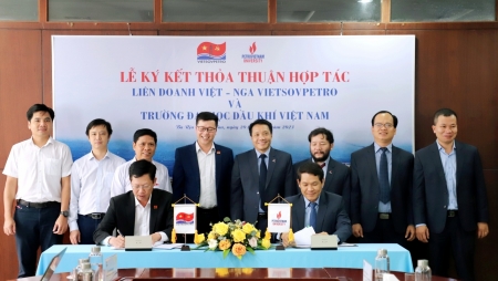 Vietsovpetro ký kết thoả thuận hợp tác với PVU và trao tặng 25 suất học bổng cho sinh viên vượt khó học giỏi