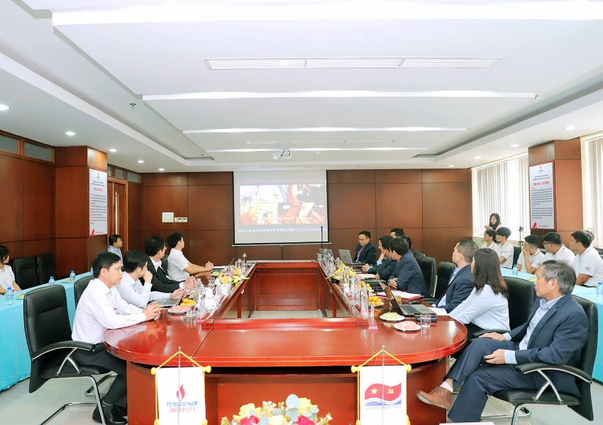 ietsovpetro ký kết thoả thuận hợp tác với PVU và trao tặng 25 suất học bổng cho sinh viên vượt khó học giỏi Vietsovpetro ký kết thoả thuận hợp tác với PVU và trao tặng 25 suất học bổng cho sinh viên vượt khó học giỏi