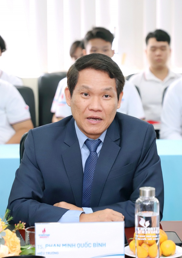 ietsovpetro ký kết thoả thuận hợp tác với PVU và trao tặng 25 suất học bổng cho sinh viên vượt khó học giỏi Vietsovpetro ký kết thoả thuận hợp tác với PVU và trao tặng 25 suất học bổng cho sinh viên vượt khó học giỏi