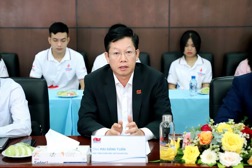 ietsovpetro ký kết thoả thuận hợp tác với PVU và trao tặng 25 suất học bổng cho sinh viên vượt khó học giỏi Vietsovpetro ký kết thoả thuận hợp tác với PVU và trao tặng 25 suất học bổng cho sinh viên vượt khó học giỏi