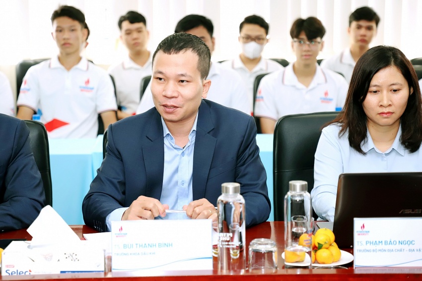 ietsovpetro ký kết thoả thuận hợp tác với PVU và trao tặng 25 suất học bổng cho sinh viên vượt khó học giỏi Vietsovpetro ký kết thoả thuận hợp tác với PVU và trao tặng 25 suất học bổng cho sinh viên vượt khó học giỏi