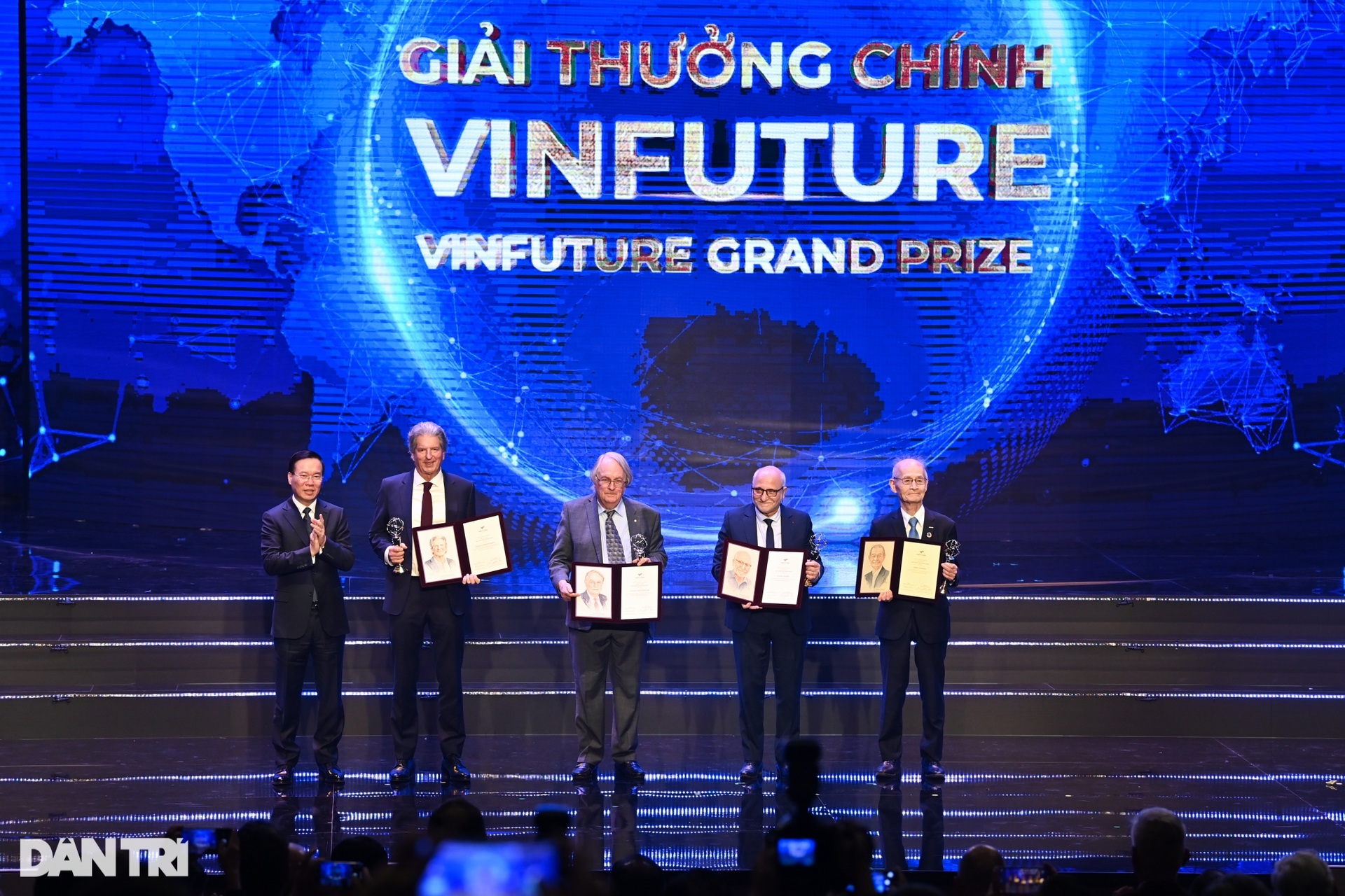 Toàn cảnh Lễ trao giải VinFuture 2023 vinh danh các nhà khoa học xuất chúng - 12