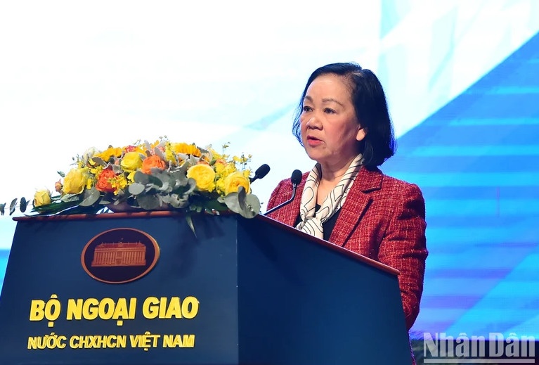 Phiên họp toàn thể về công tác xây dựng Đảng và công tác đảng ngoài nước