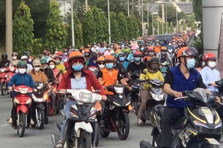 Tin tức kinh tế ngày 26/12: Tình trạng lao động mất việc, giảm giờ làm "hạ nhiệt"