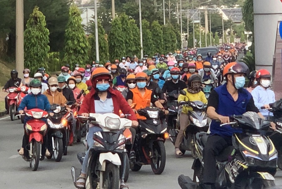 Tin tức kinh tế ngày 26/12: Tình trạng lao động mất việc, giảm giờ làm 