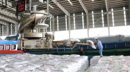 Thị trường lớn "đánh" thuế carbon và “ứng xử” cho doanh nghiệp Việt