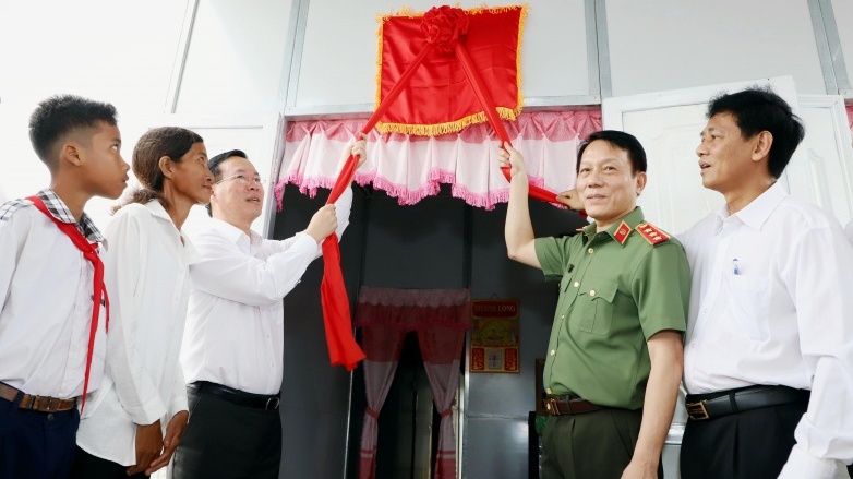 Chủ tịch nước dự Lễ tổng kết và bàn giao 1.200 căn nhà cho người nghèo ở Sóc Trăng
