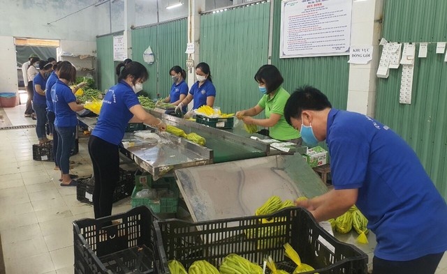 Các cơ sở tấp nập chuẩn bị hàng Tết. Ảnh: VGP/Diệu Anh