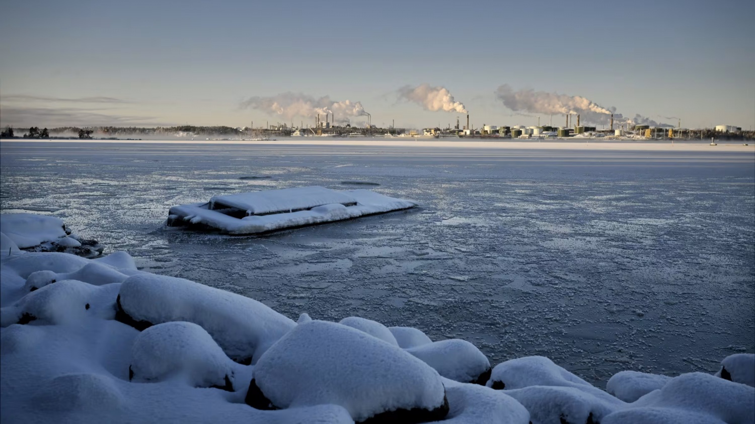 Giá điện và khí đốt tự nhiên ở châu Âu tăng vọt khi thời tiết băng giá bắt đầu