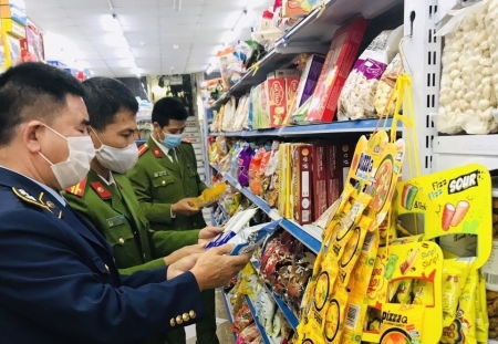 Xử lý nghiêm vi phạm về buôn lậu, hàng giả, mất an toàn vệ sinh thực phẩm